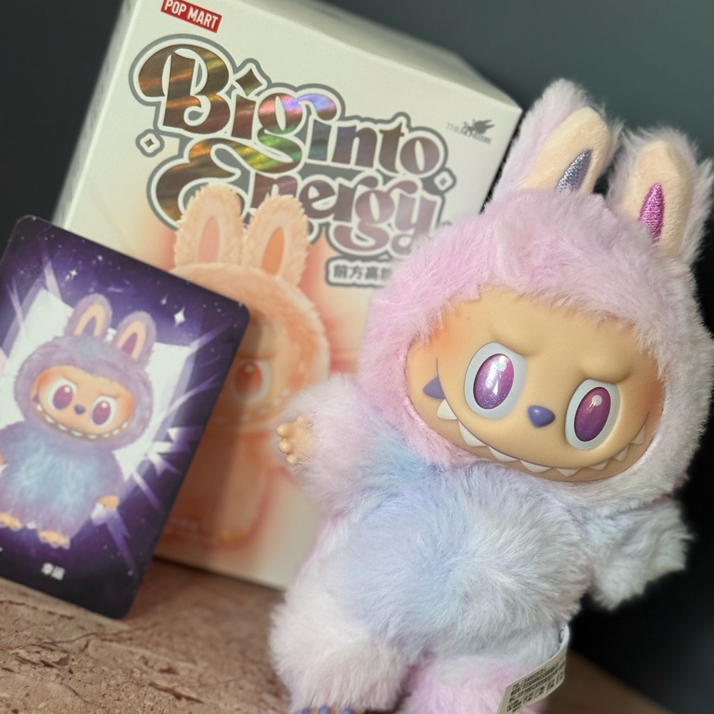 AUTHENTIC NEW Pop Mart LABUBU Big Into
Energy Vinyl Plush - Luck